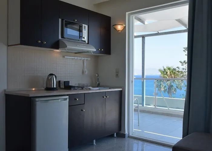 Bristol Sea View Aparthotel 2*