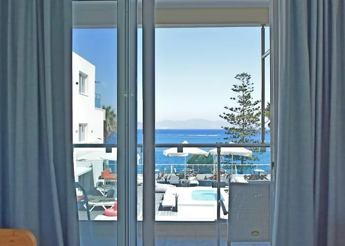 Aparthotel Bristol Sea View 2*