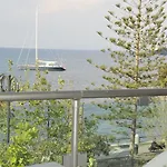布里斯托海景公寓式酒店 2*