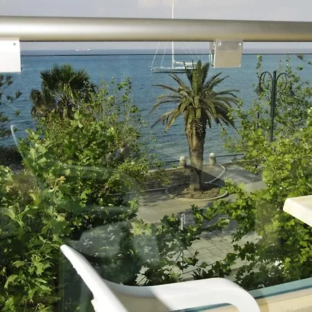 Bristol Sea View 아파트호텔 2*