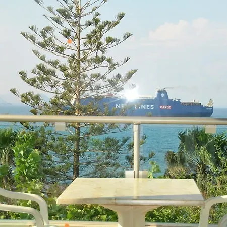 아파트호텔 Bristol Sea View 2*