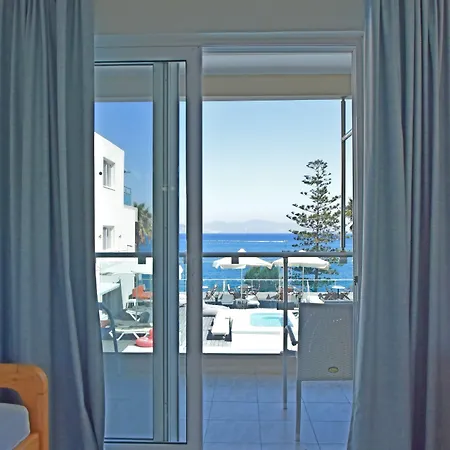 아파트호텔 Bristol Sea View 2*