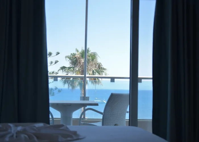 Bristol Sea View Apart-hotel