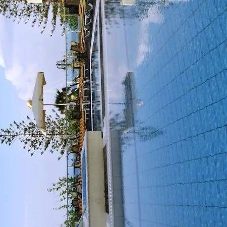 Bristol Sea View Apartmanhotel