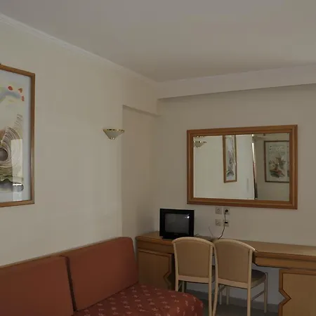 Apartahotel Bristol Sea View 2*