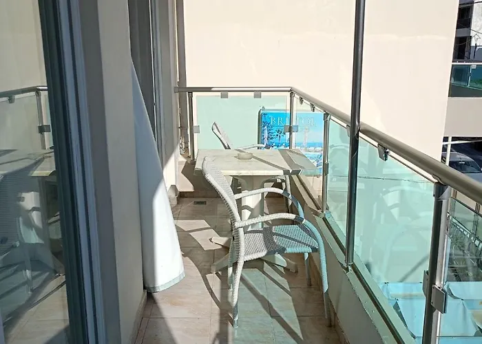 شقة فندقية Bristol Sea View 2*