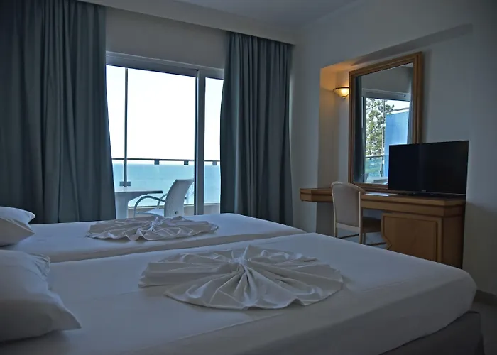 Bristol Sea View Aparthotel 2*